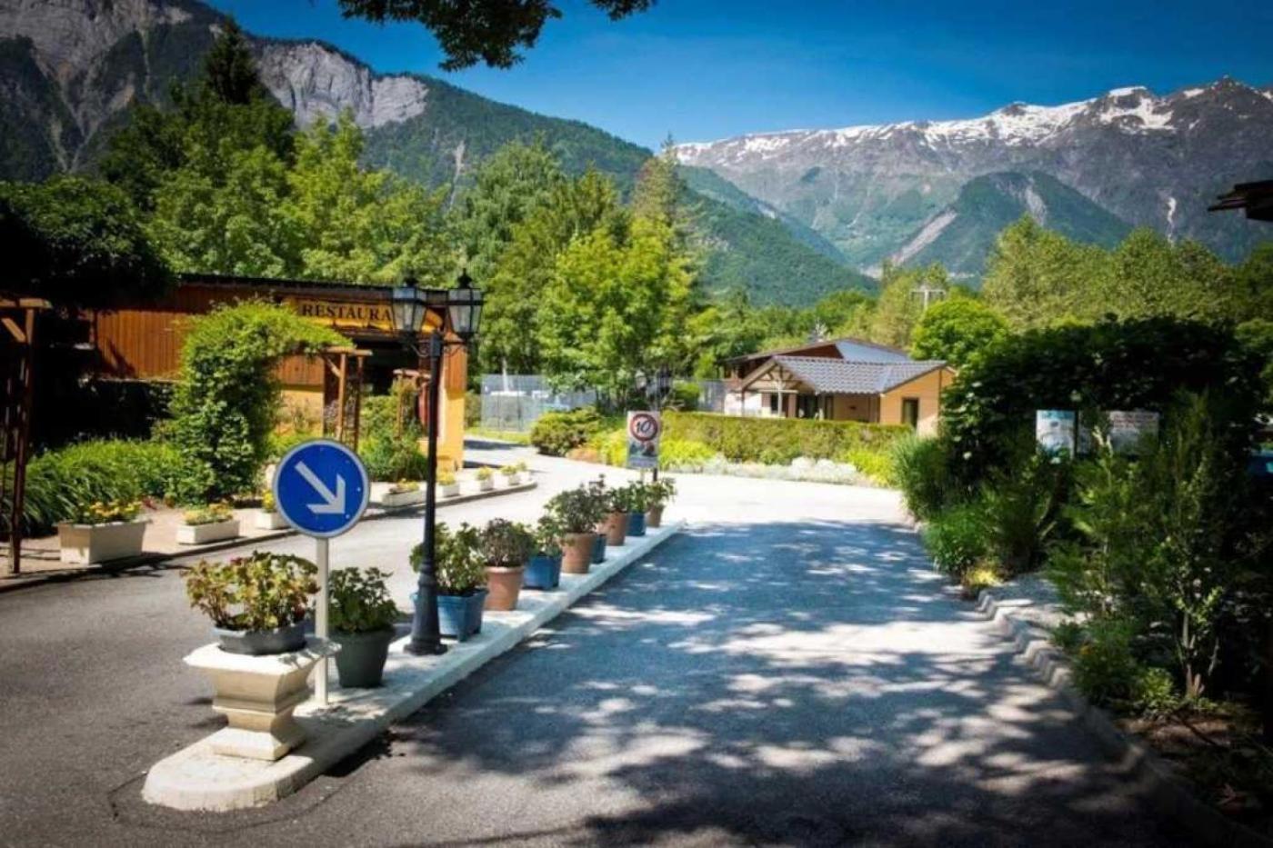 Camping 5 Etoiles - Piscine - Eeceff Le Bourg-dʼOisans Kültér fotó