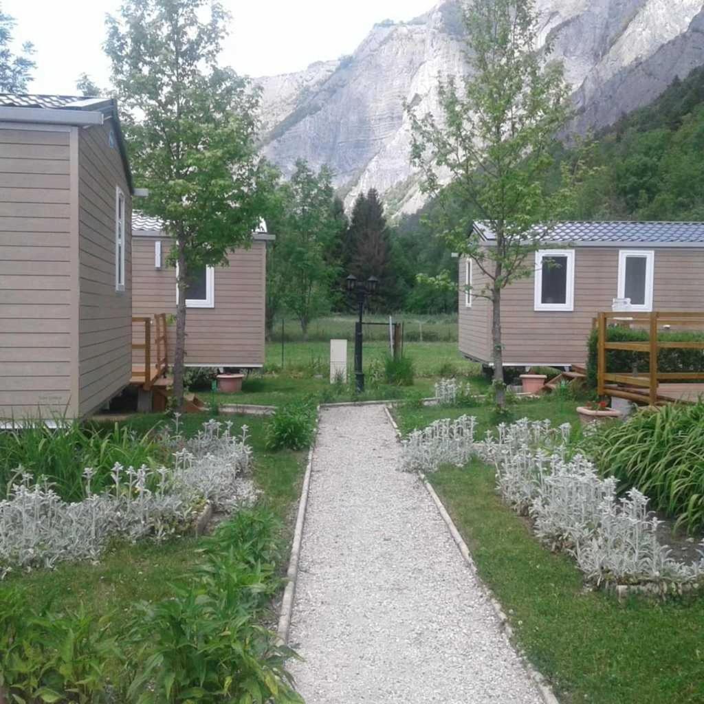 Camping 5 Etoiles - Piscine - Eeceff Le Bourg-dʼOisans Kültér fotó